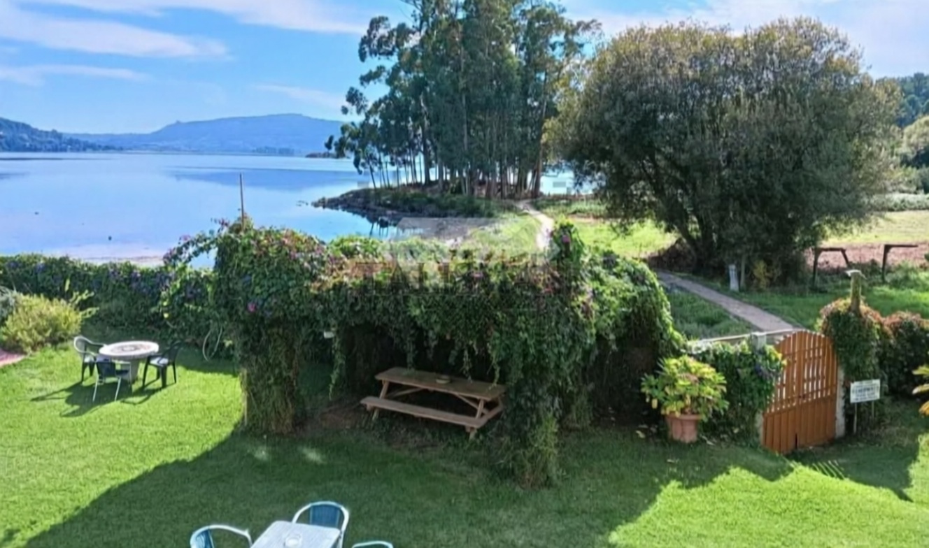 Chalet with direct beach access in Pontevedra