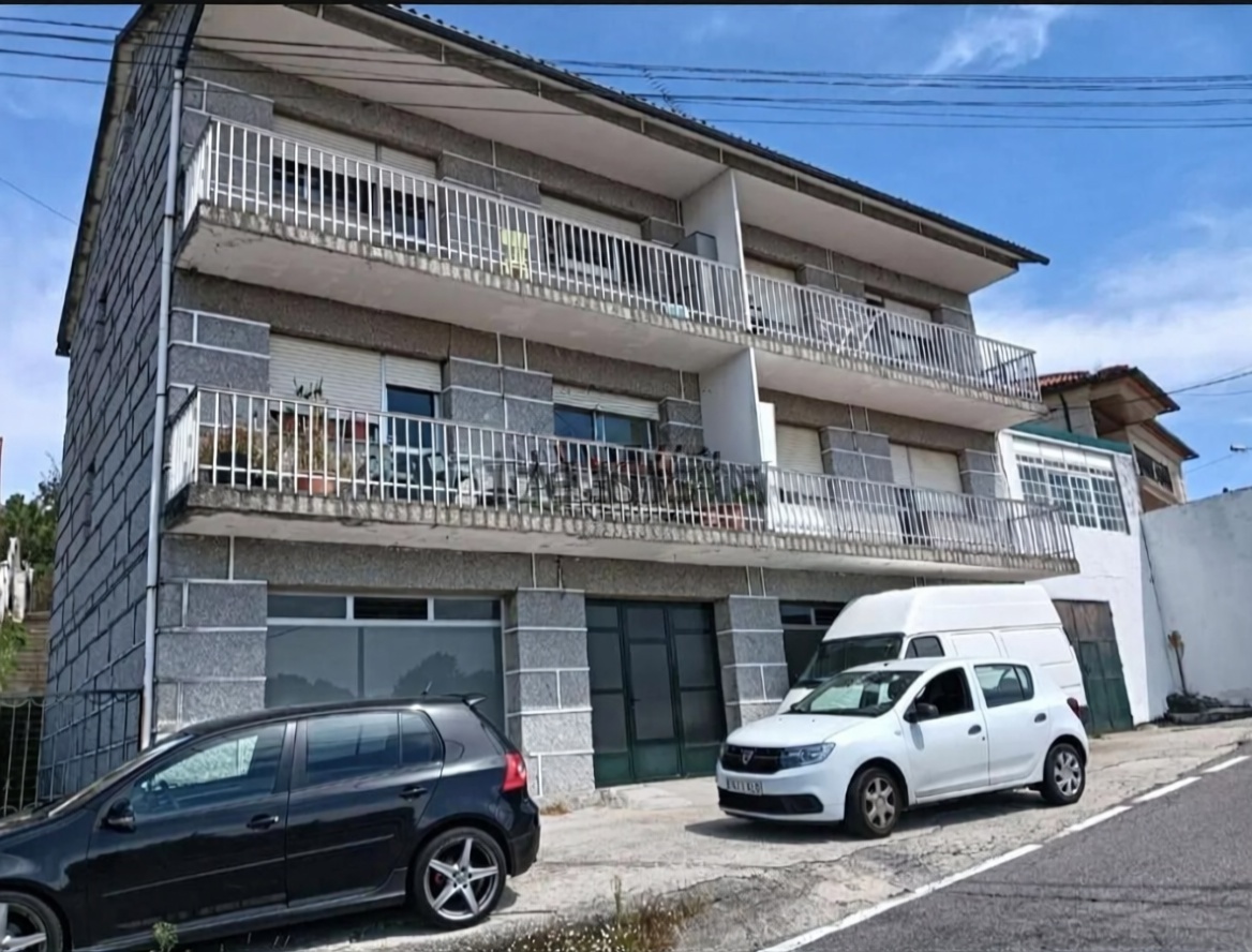 Chalet with direct beach access in Pontevedra — Facade