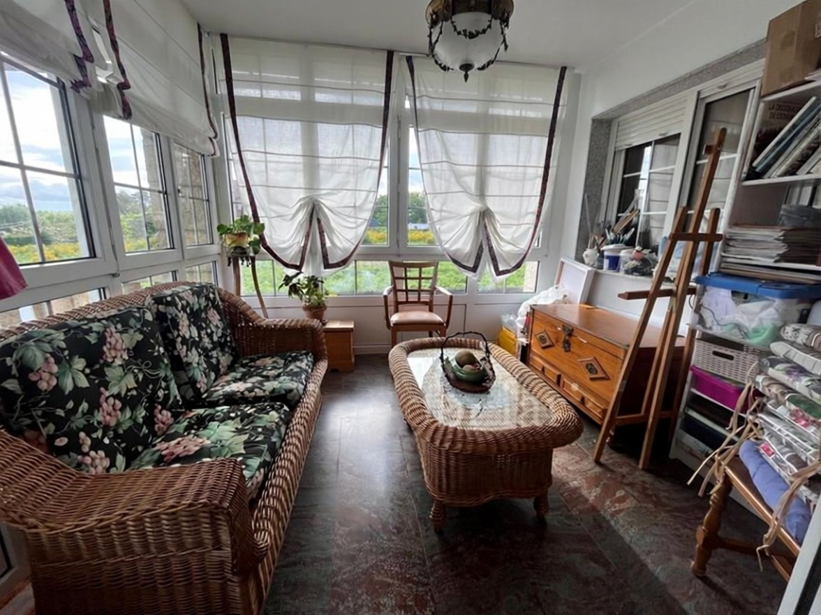 Chalet mit direkter Strandzugang in Vilanova de Arousa — Wohnzimmer