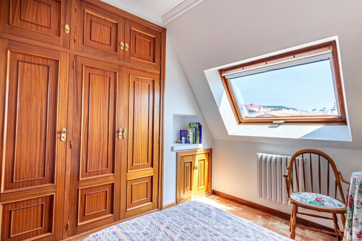 Appartement en attique en première ligne de mer à Sanxenxo — Chambre