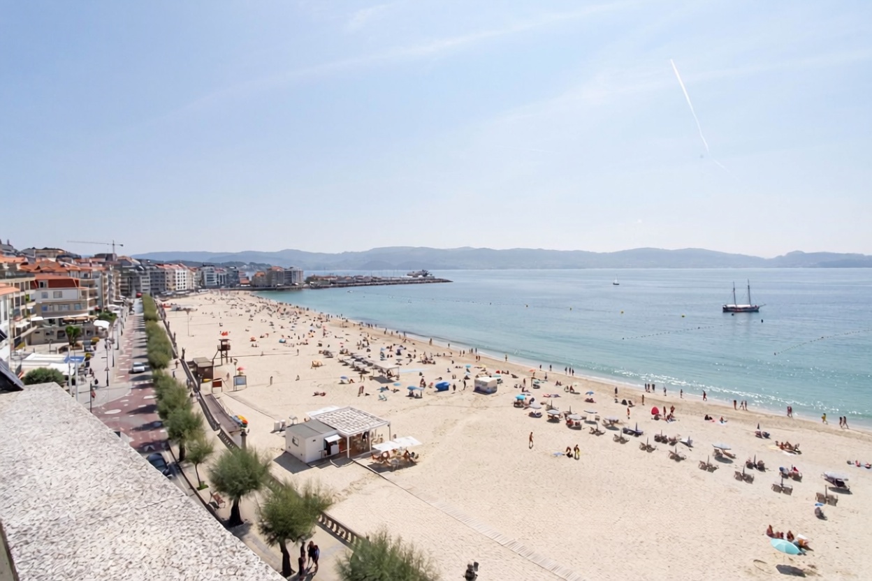 Appartement en attique en première ligne de mer à Sanxenxo — Vue mer