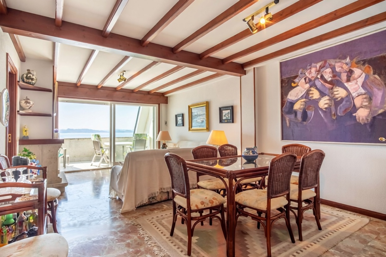 Appartement en attique en première ligne de mer à Sanxenxo — Séjour