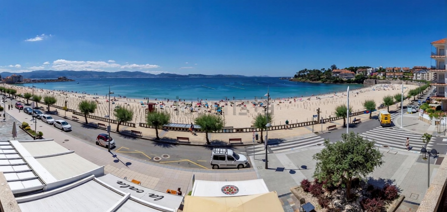 Appartement en première ligne de plage à Sanxenxo — Vue mer