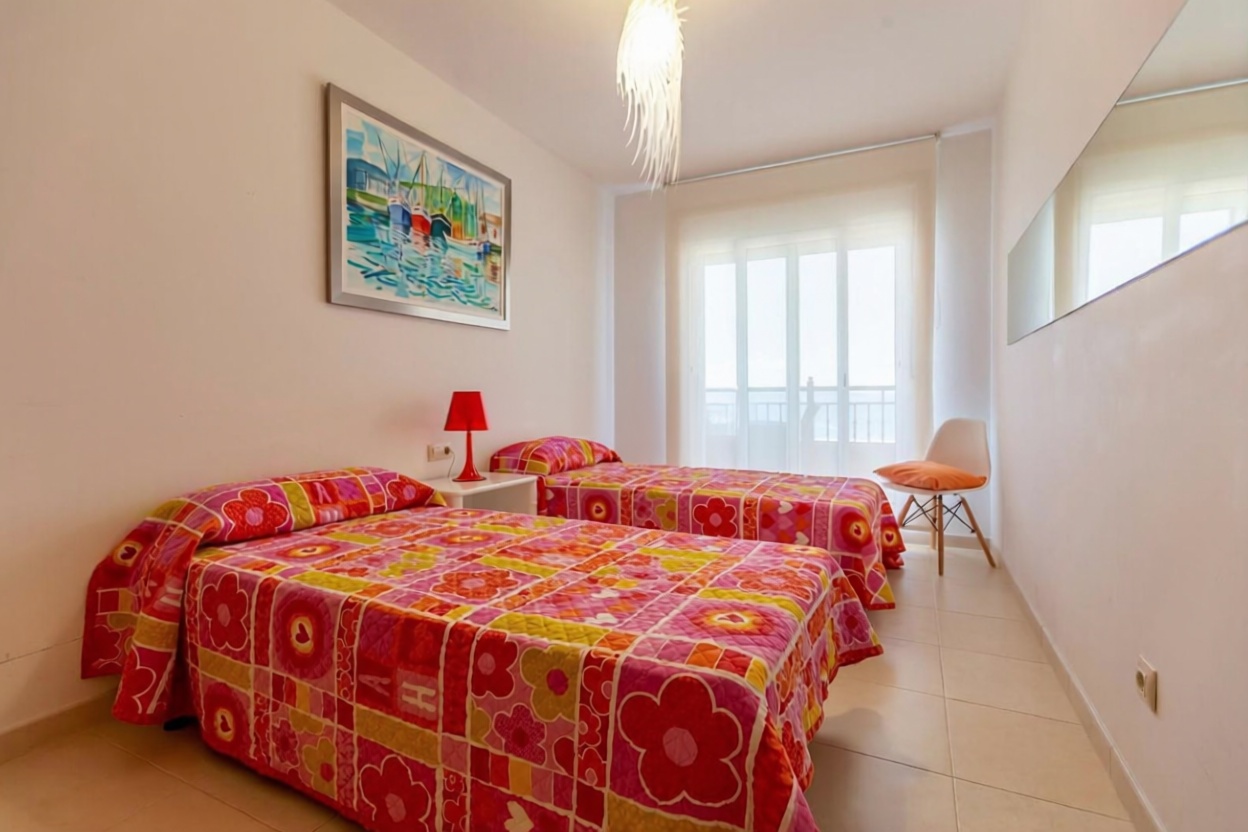 Appartement en première ligne de plage à Sanxenxo — Chambre