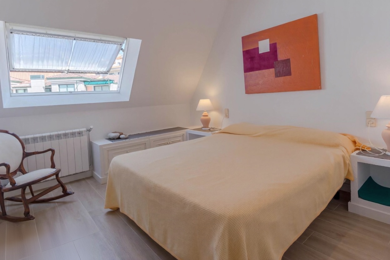 Appartement en première ligne de plage à Sanxenxo — Chambre