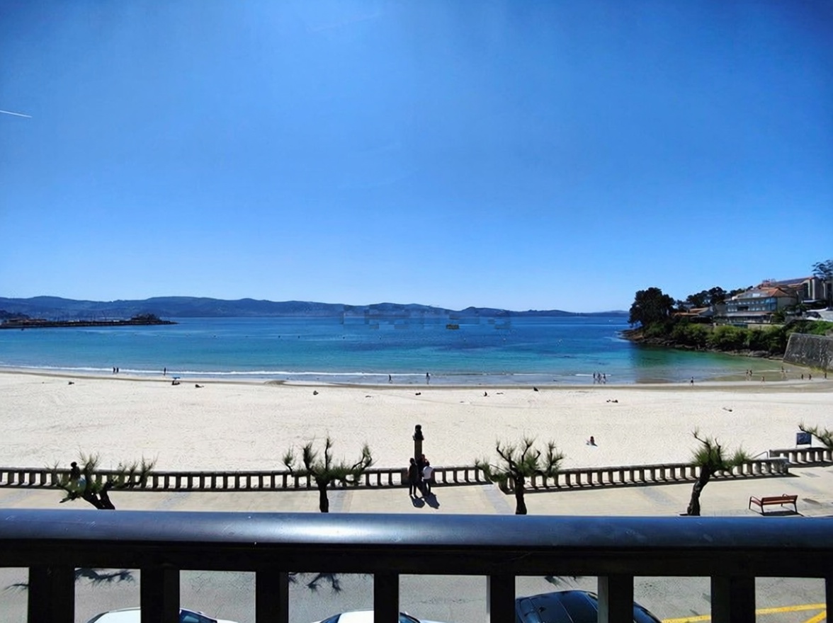 Appartement en première ligne de plage à Sanxenxo — Vue mer