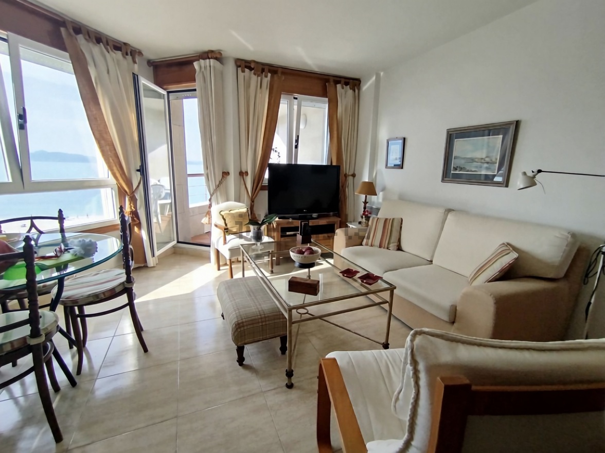 Appartement en première ligne de plage à Sanxenxo — Séjour