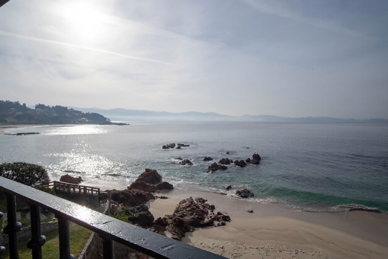 Appartement en attique en première ligne de mer à Sanxenxo — Vue mer