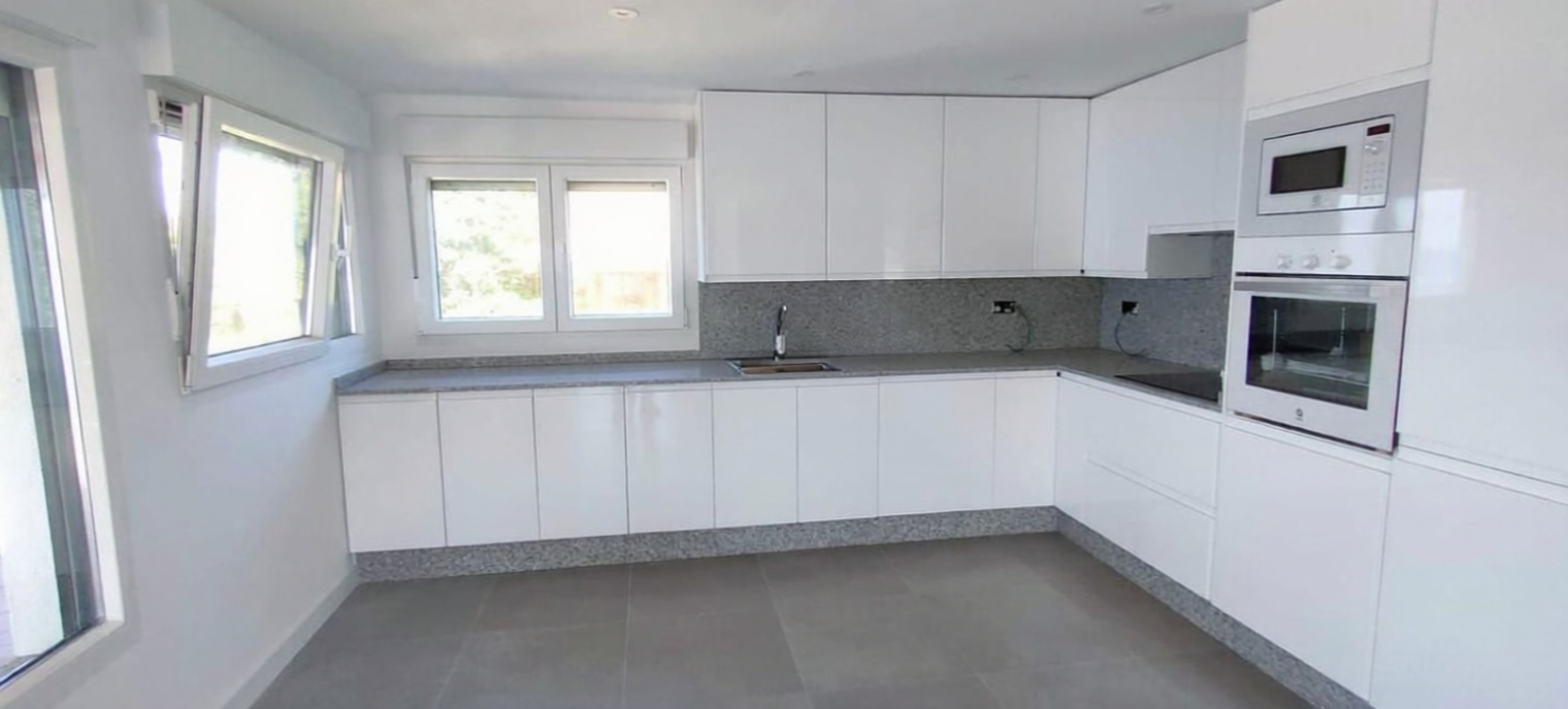 Appartement en attique en première ligne de mer à Sanxenxo — Cuisine