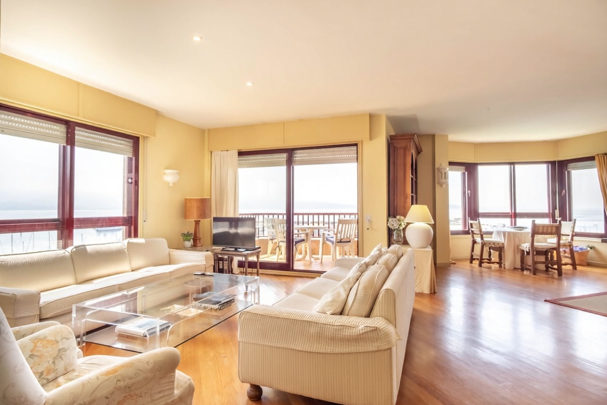 Appartement en première ligne de plage à Sanxenxo — Séjour