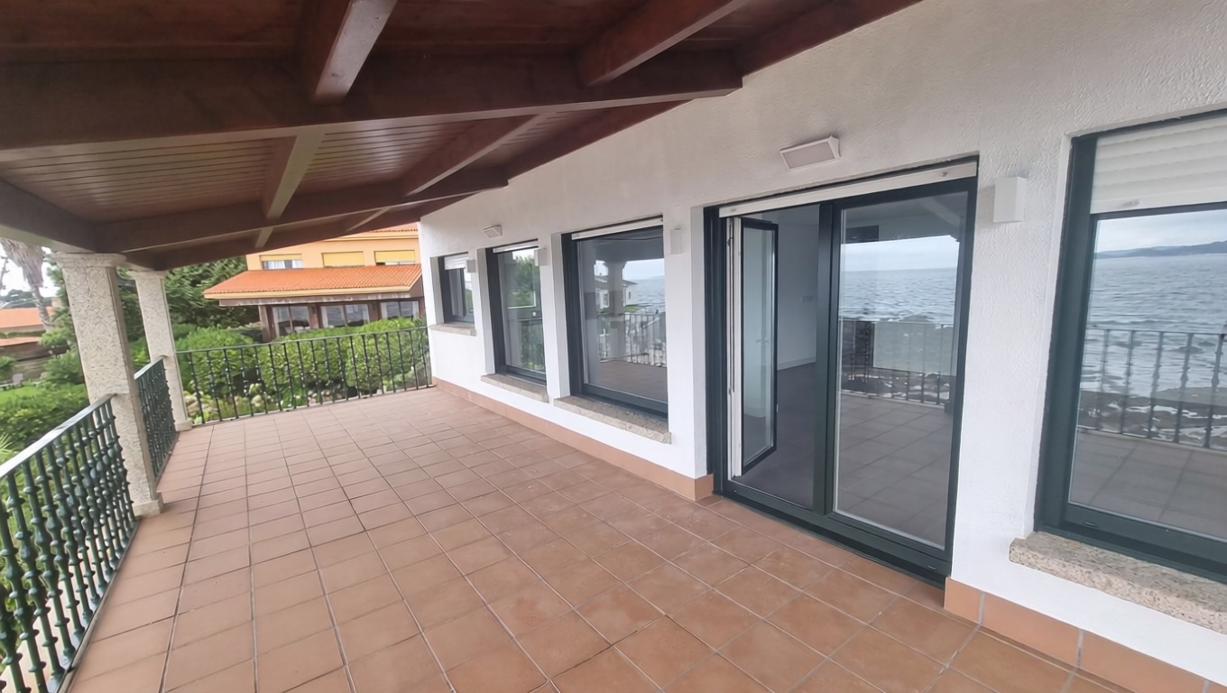 Appartement en première ligne de plage à Sanxenxo — Terrasse mer