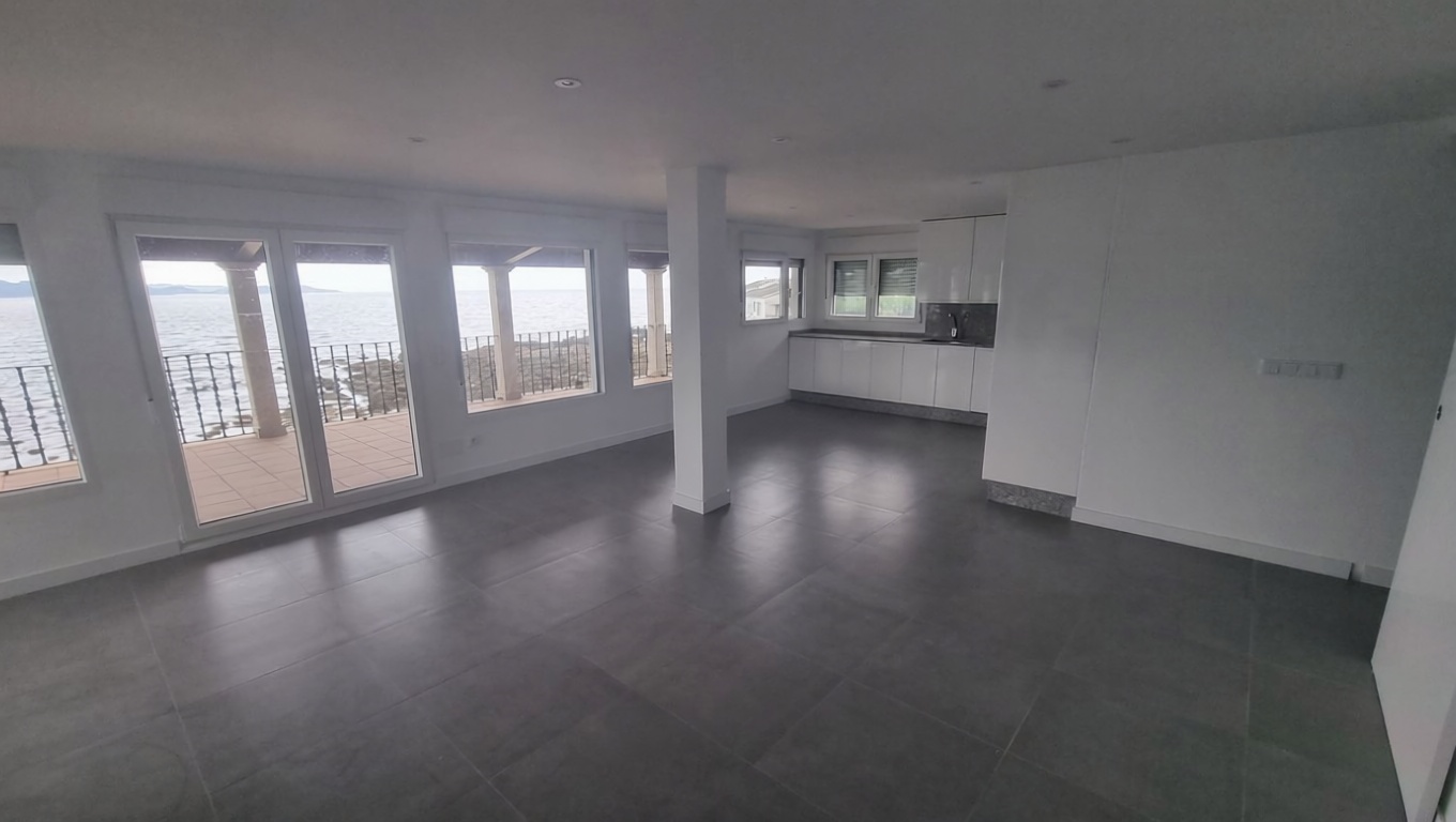 Appartement en première ligne de plage à Sanxenxo — Séjour