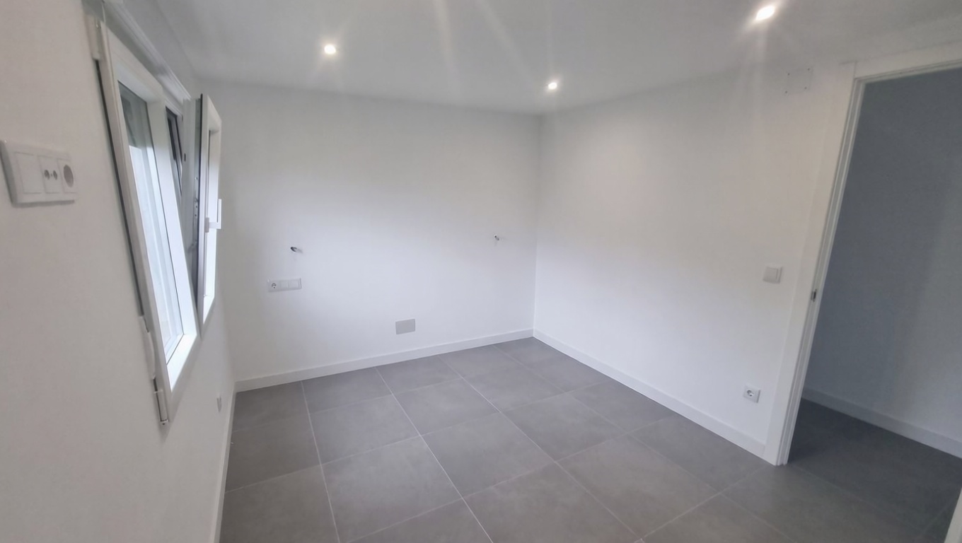 Appartement en première ligne de plage à Sanxenxo — Chambre