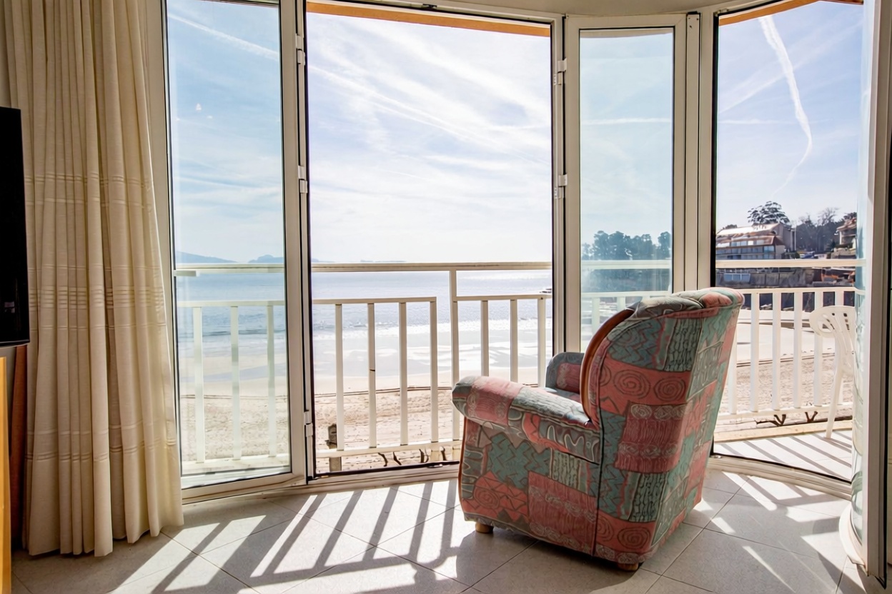 Appartement en première ligne de plage à Sanxenxo — Chambre