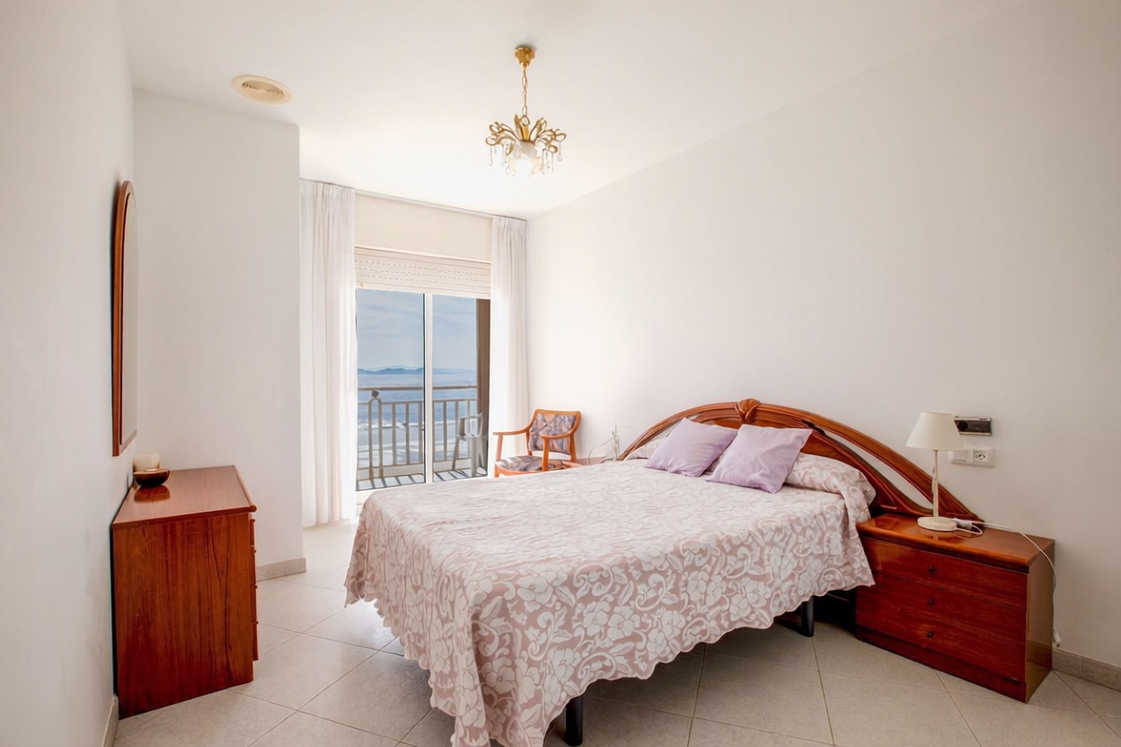 Appartement en première ligne de plage à Sanxenxo — Chambre