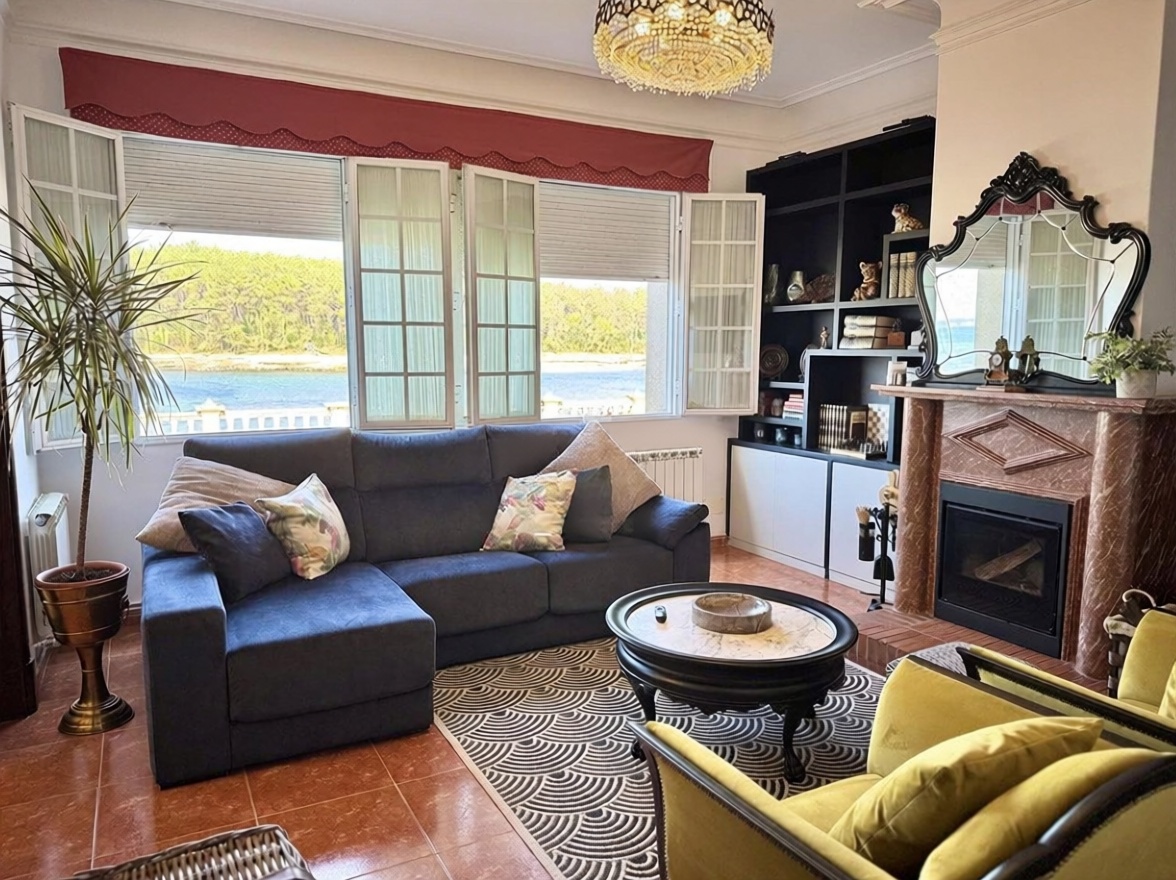 Chalet com acesso direto à praia em Vilagarcía de Arousa — Sala