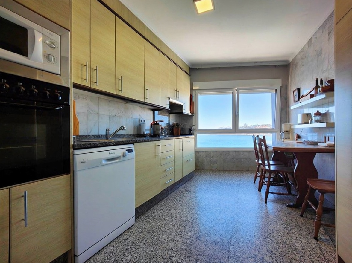 Appartement en première ligne de plage à Sanxenxo — Cuisine