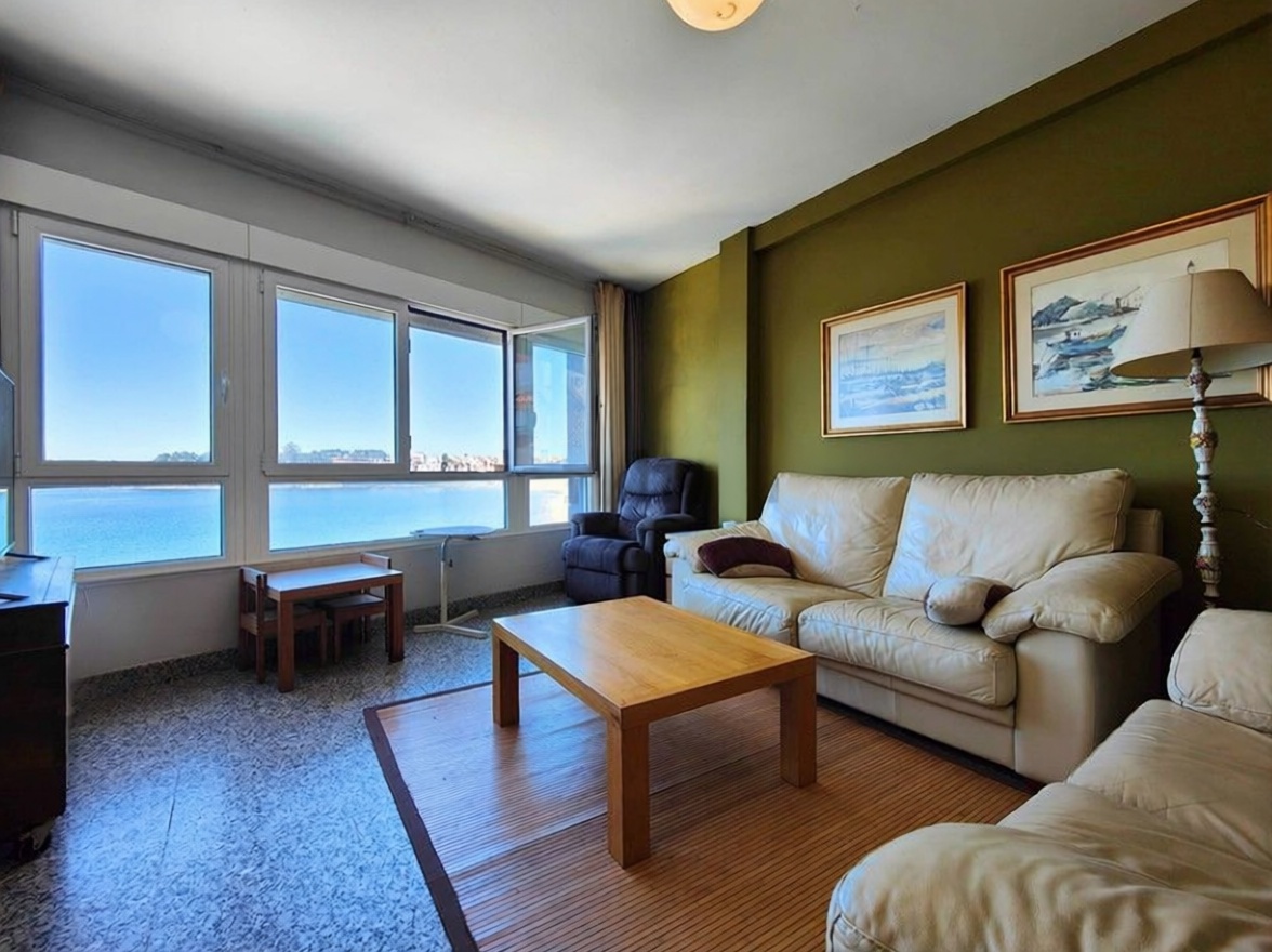 Appartement en première ligne de plage à Sanxenxo — Séjour