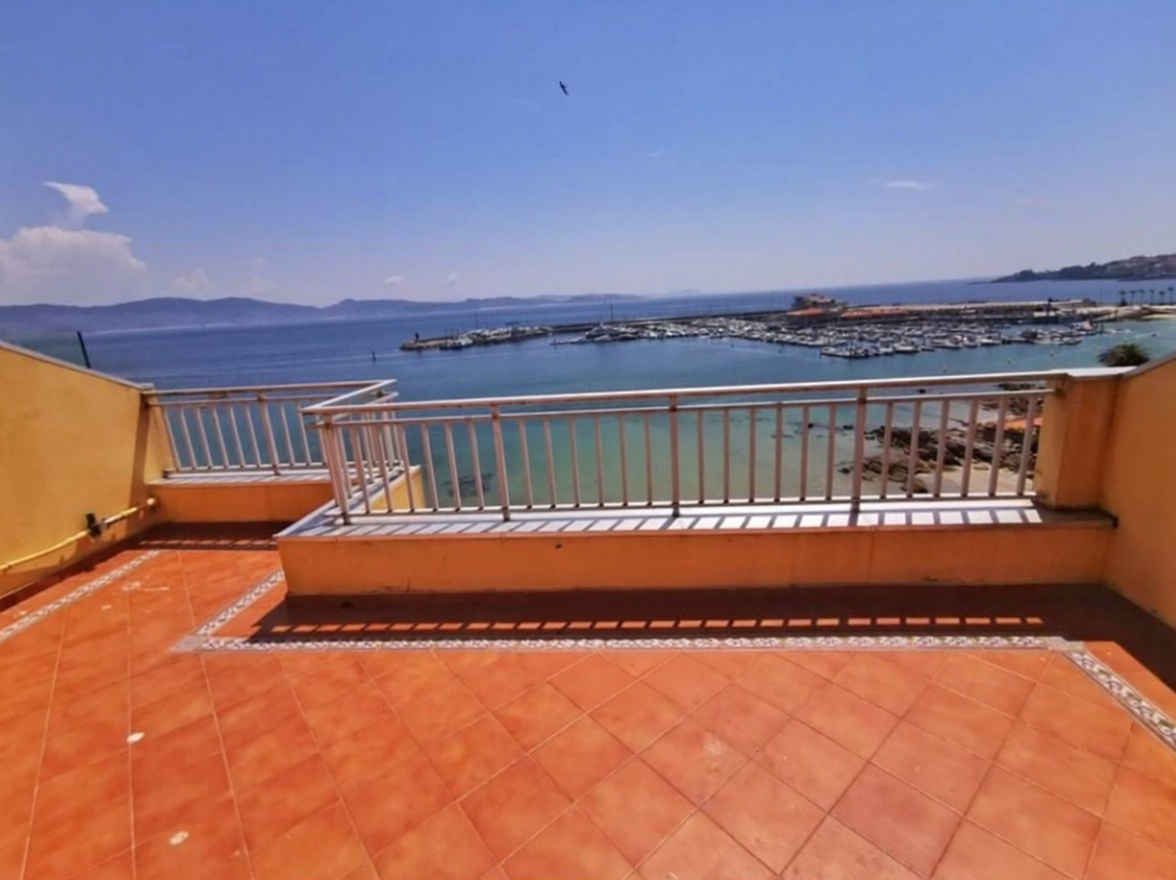 Duplex em primeira linha de praia em Sanxenxo