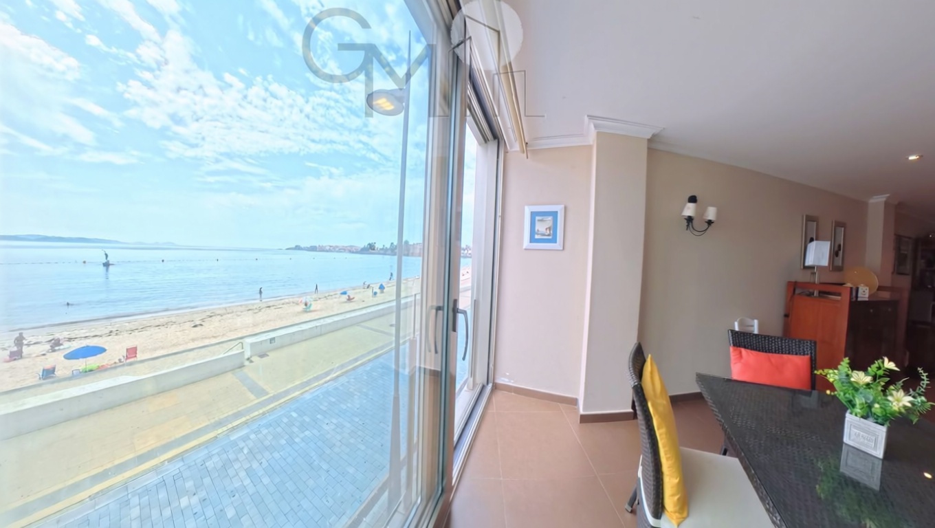 Appartement en première ligne de plage à Sanxenxo