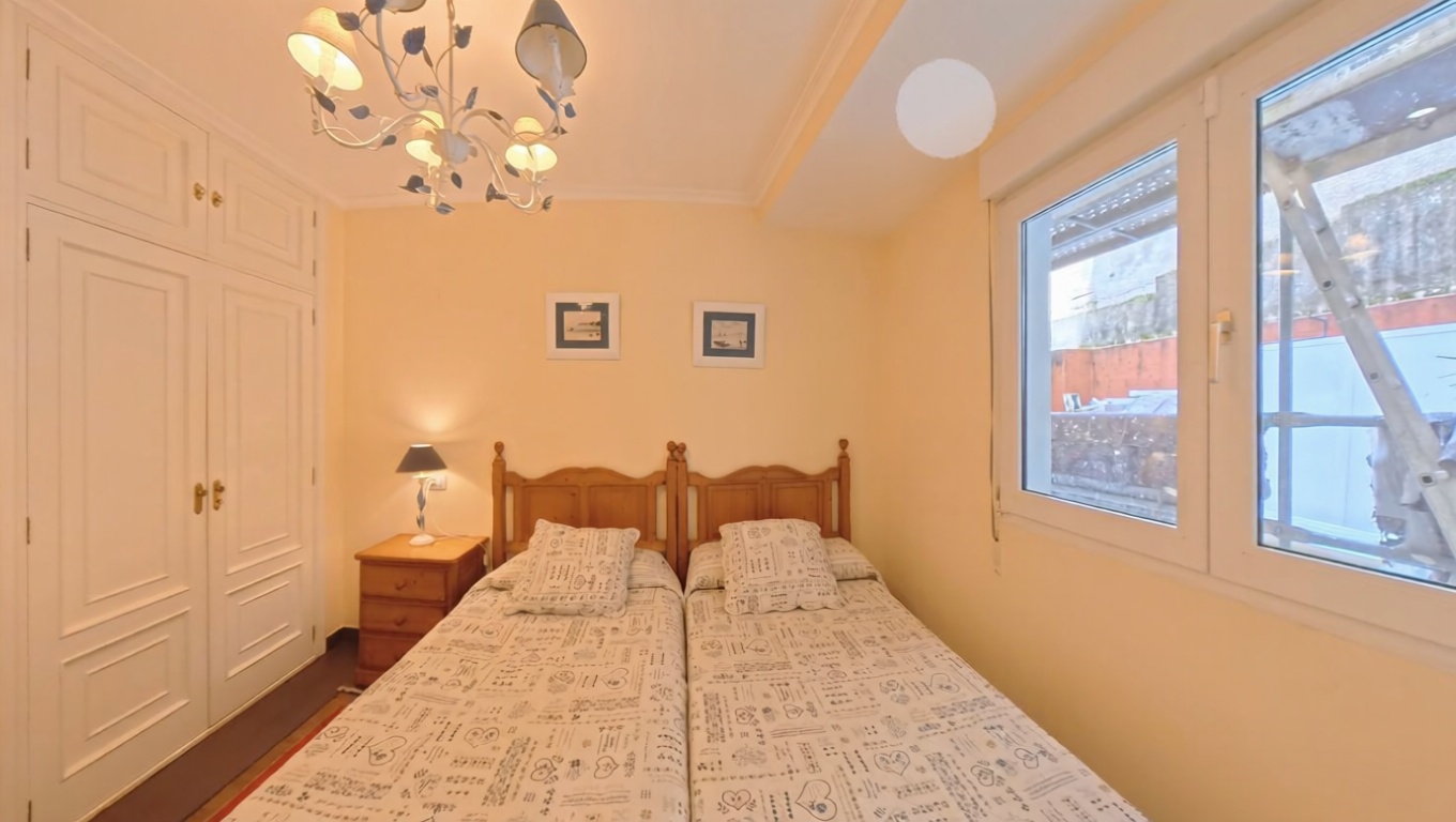 Appartement en première ligne de plage à Sanxenxo — Chambre