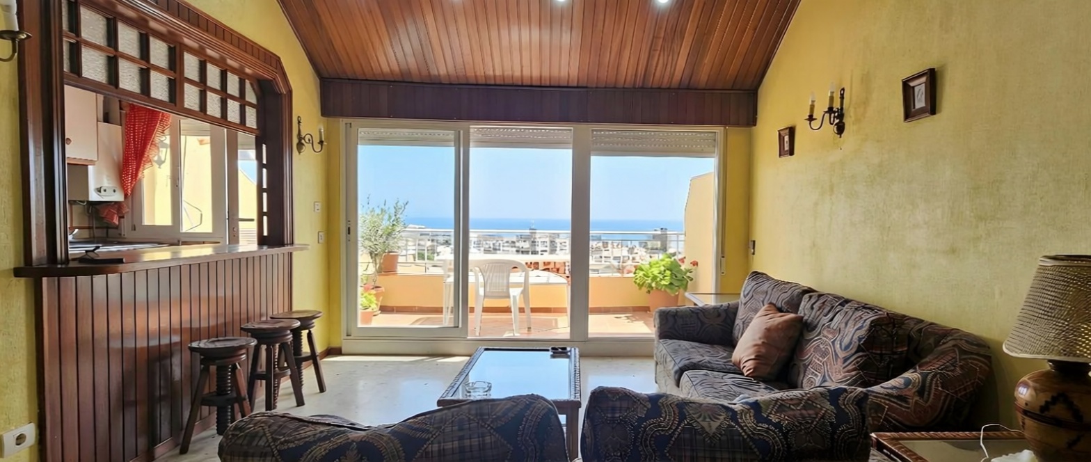 Seafront attic in Sanxenxo — Living room
