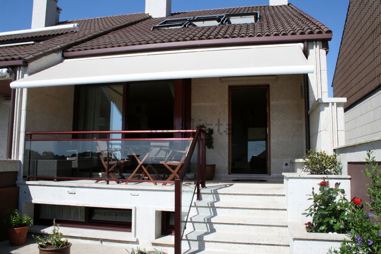 Chalet with direct beach access in O Grove