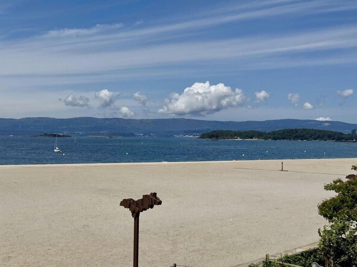 Seafront attic in Vilagarcía de Arousa — Sea view