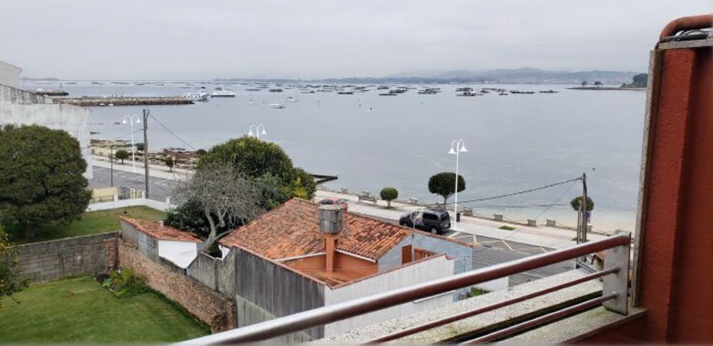 Seafront attic in O Grove — Sea terrace