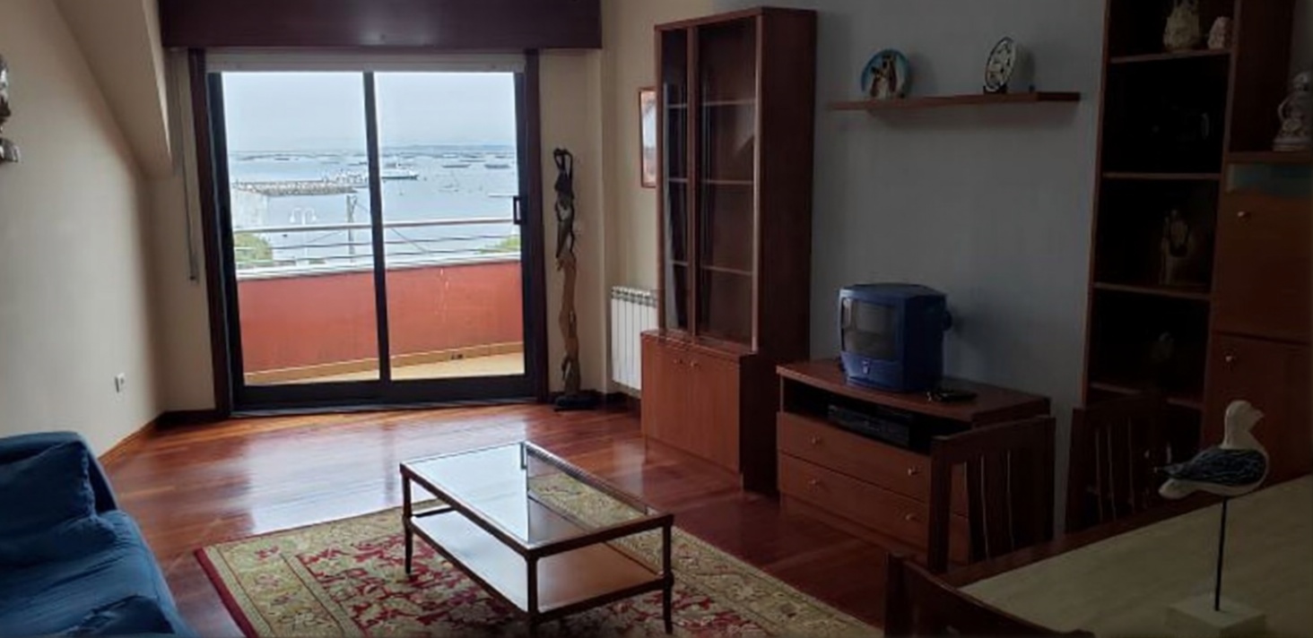 Seafront attic in O Grove — Living room