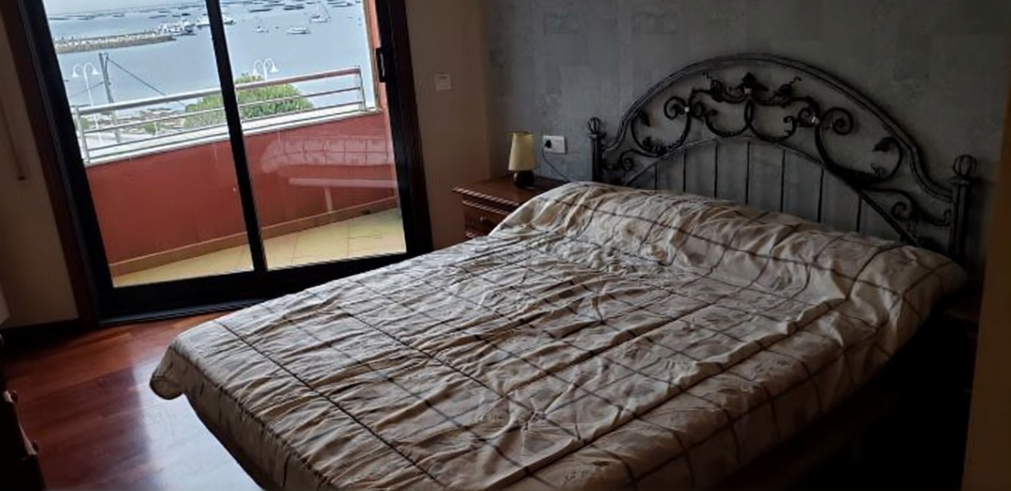 Seafront attic in O Grove — Bedroom
