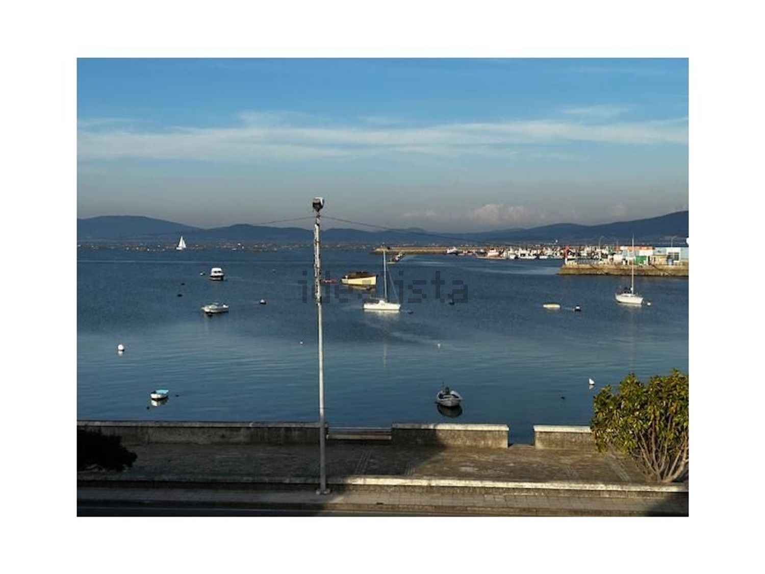 Chalet avec accès direct à la plage à Illa de Arousa — Vue mer
