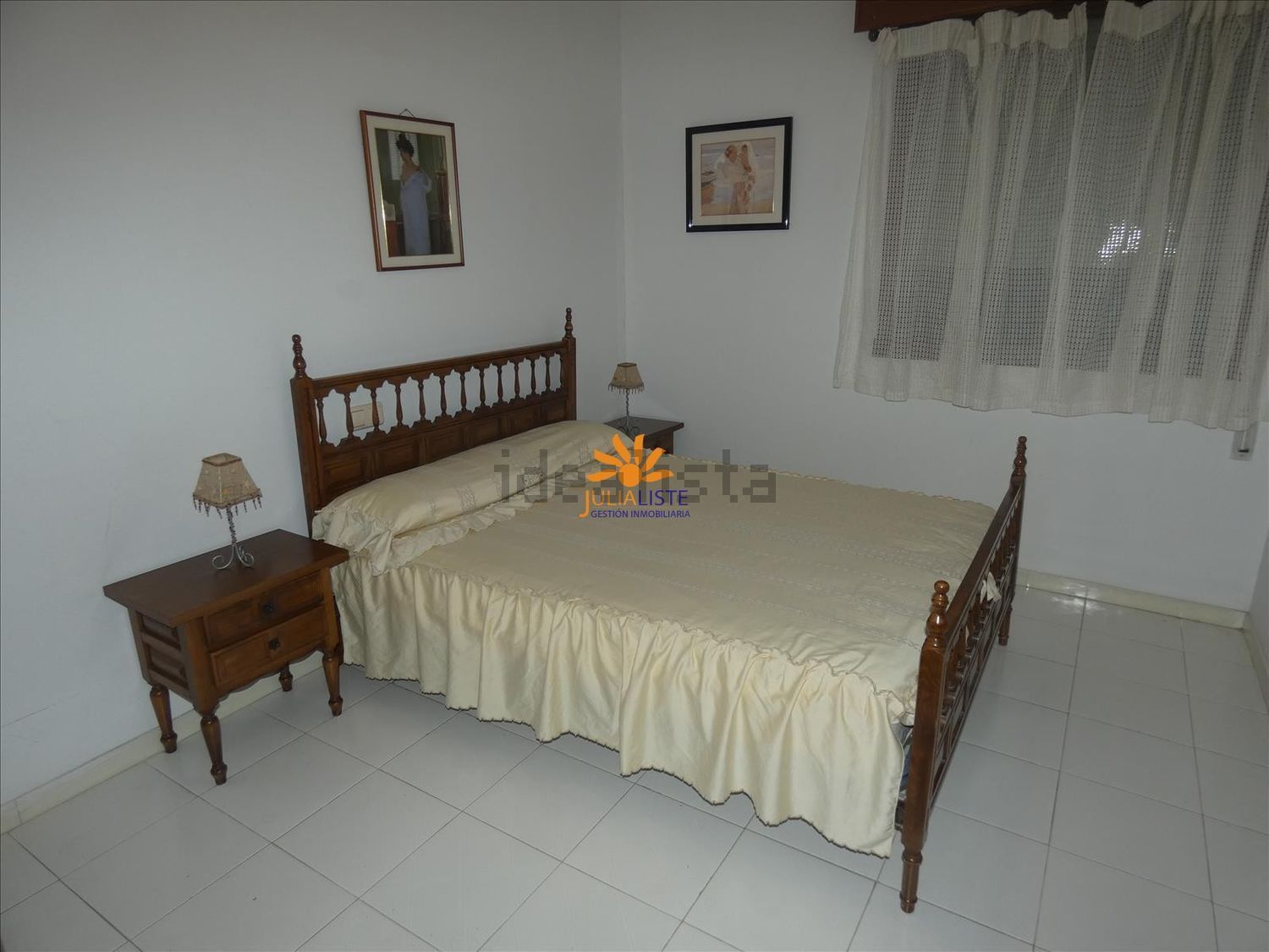 Appartement en première ligne de plage à Sanxenxo — Chambre