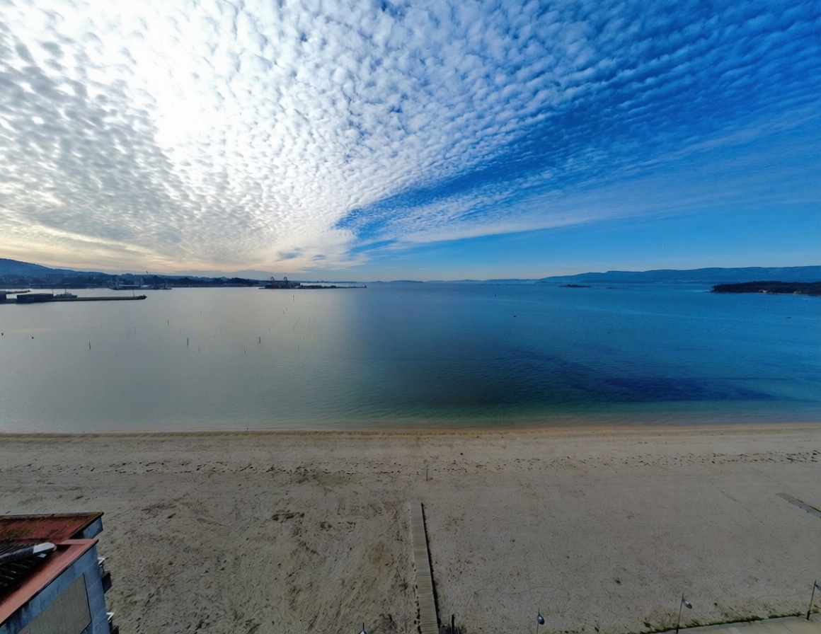Beachfront flat in Vilagarcía de Arousa — Sea view