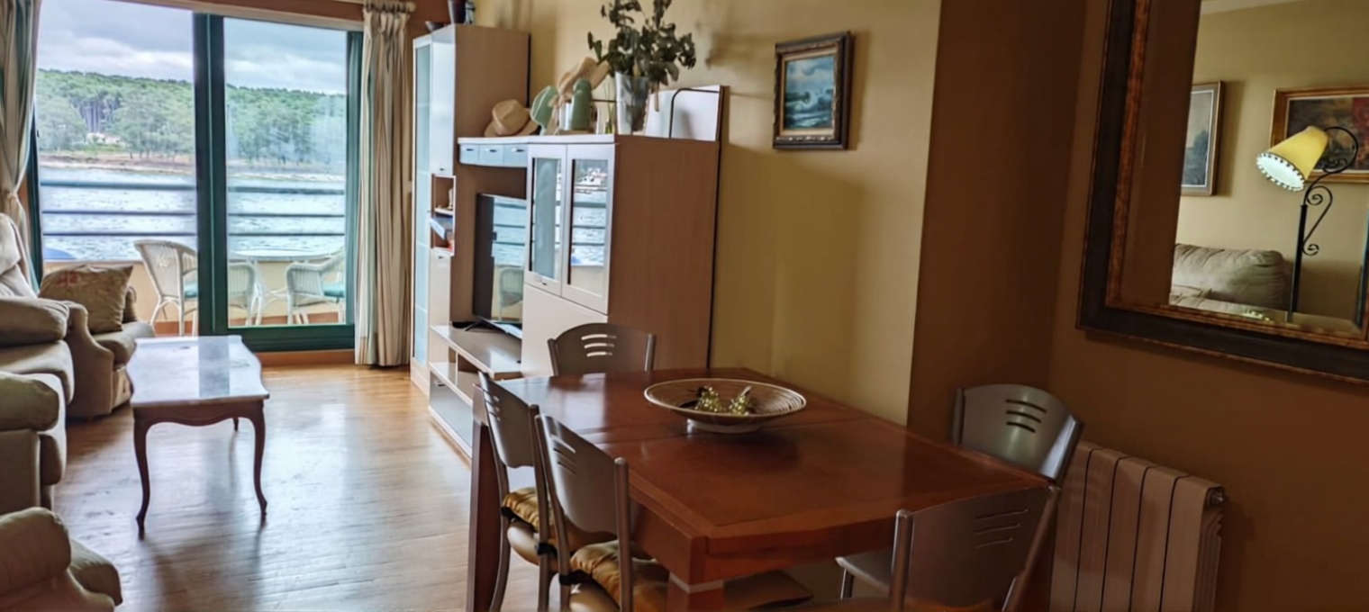 Beachfront flat in O Grove — Living room