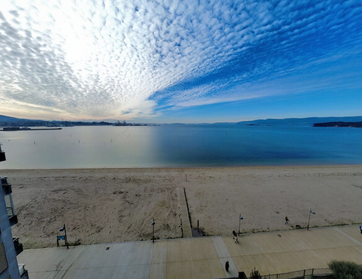Beachfront flat in Vilagarcía de Arousa — Sea view