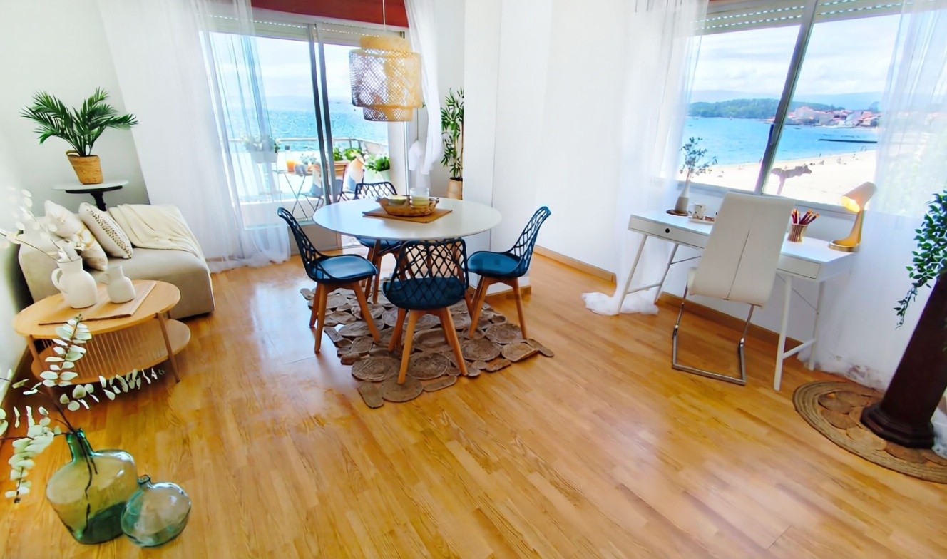 Beachfront flat in Vilagarcía de Arousa — Sea view