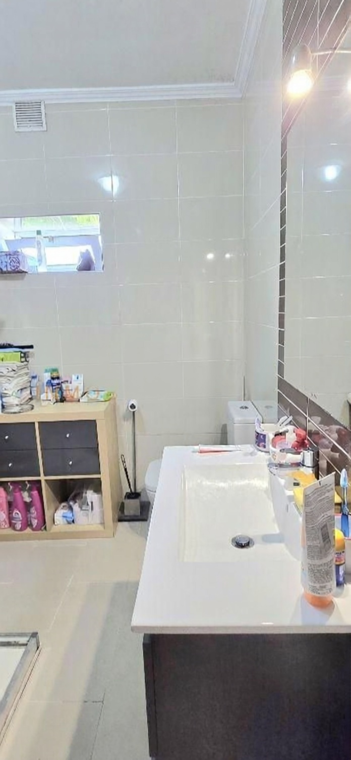 Piso en primera línea de playa en Vilagarcía de Arousa — Baño