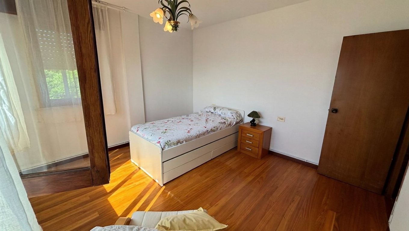 Chalet with direct beach access in Puebla del Caramiñal — Bedroom