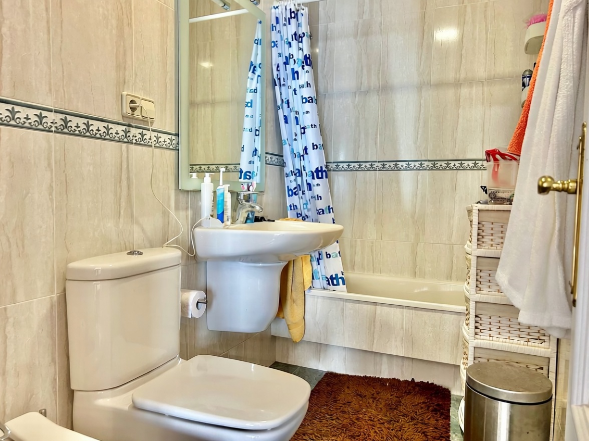 Beachfront flat in Ribeira — Bathroom