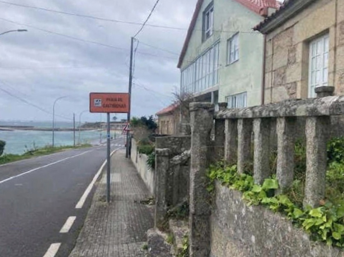 Chalet with direct beach access in Ribeira — Sea view