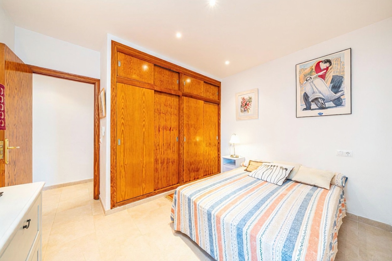 Piso en primera línea de playa en Capdepera — Dormitorio