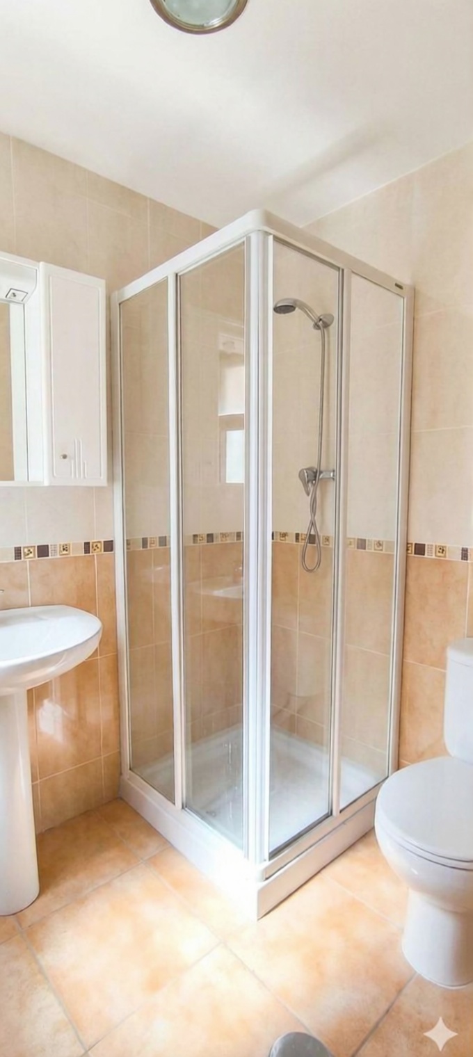 Beachfront flat in Ribeira — Bathroom