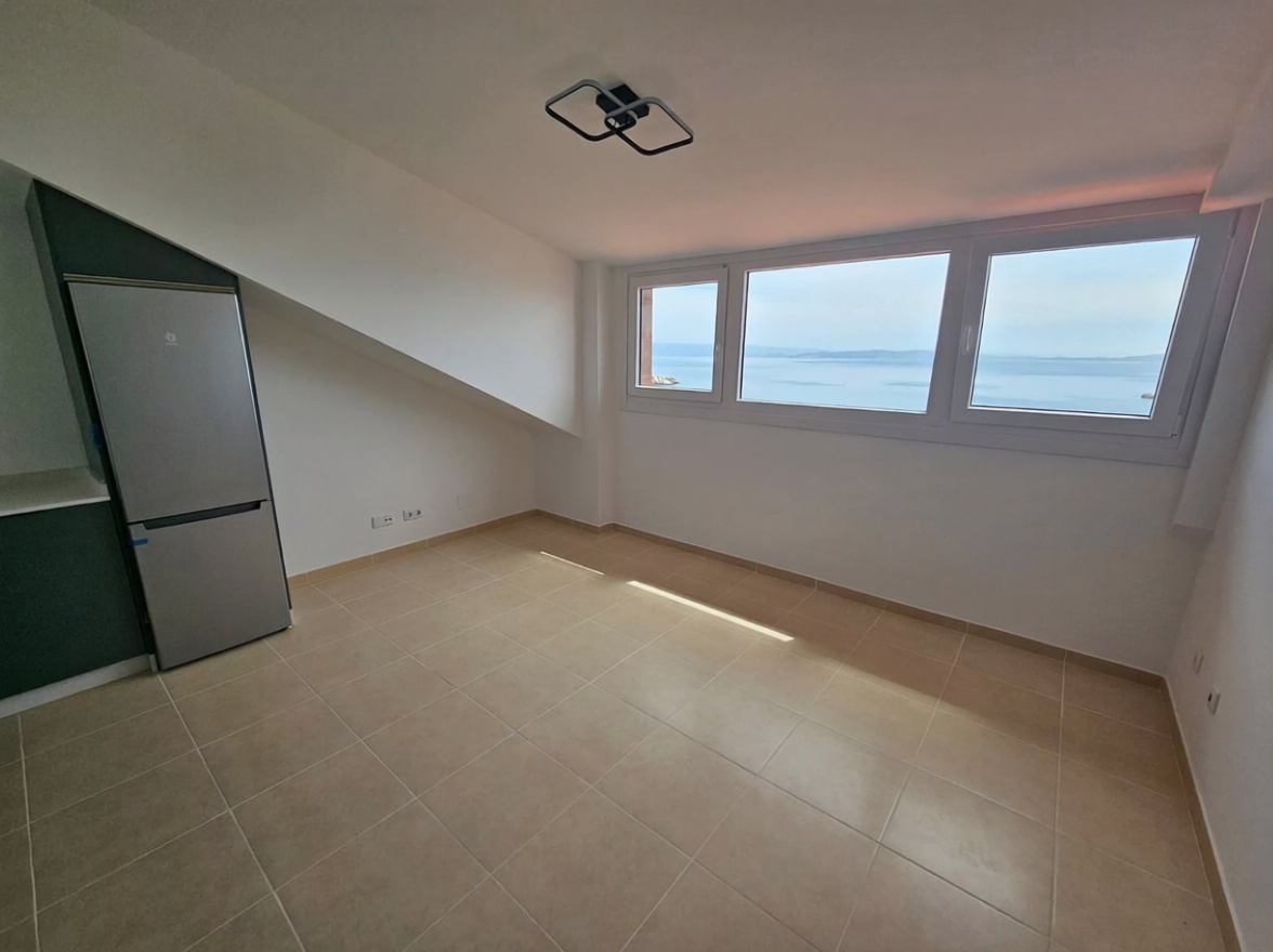 Seafront attic in Ribeira — Living room