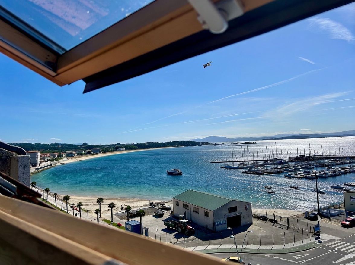 Seafront attic in Ribeira — Sea view