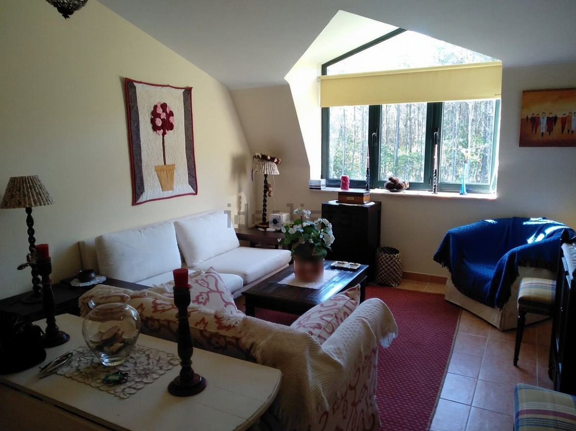 Seafront attic in Cee — Living room