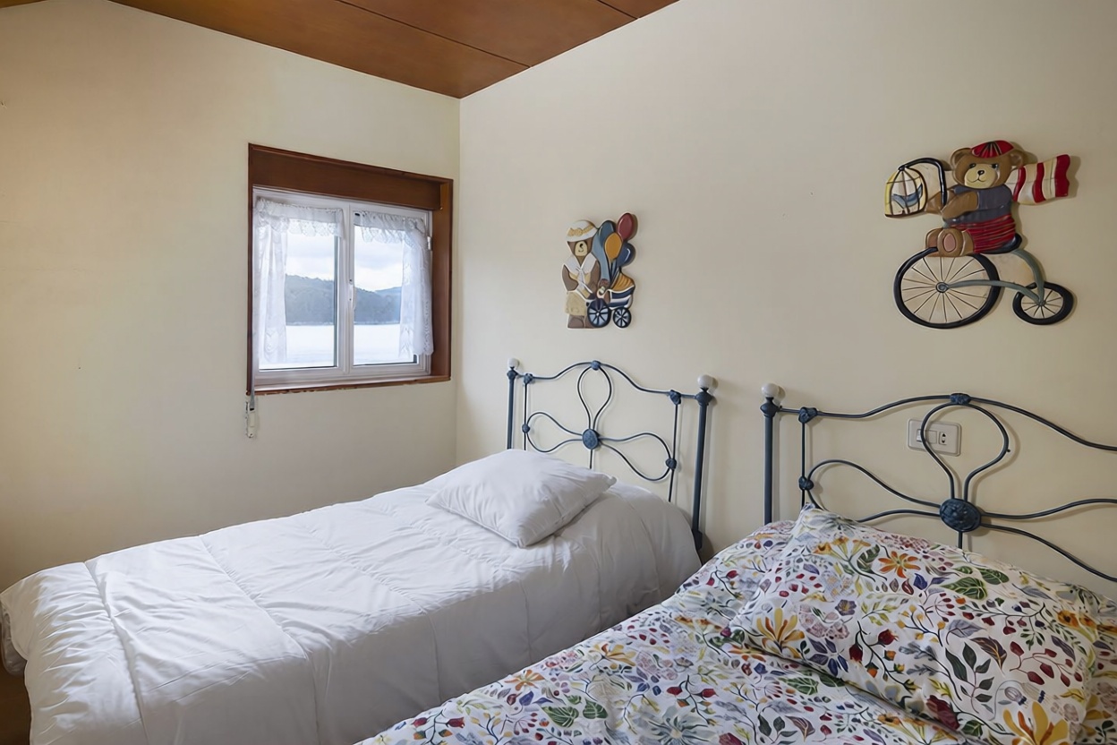 Chalet con acceso directo a playa en Camariñas — Dormitorio