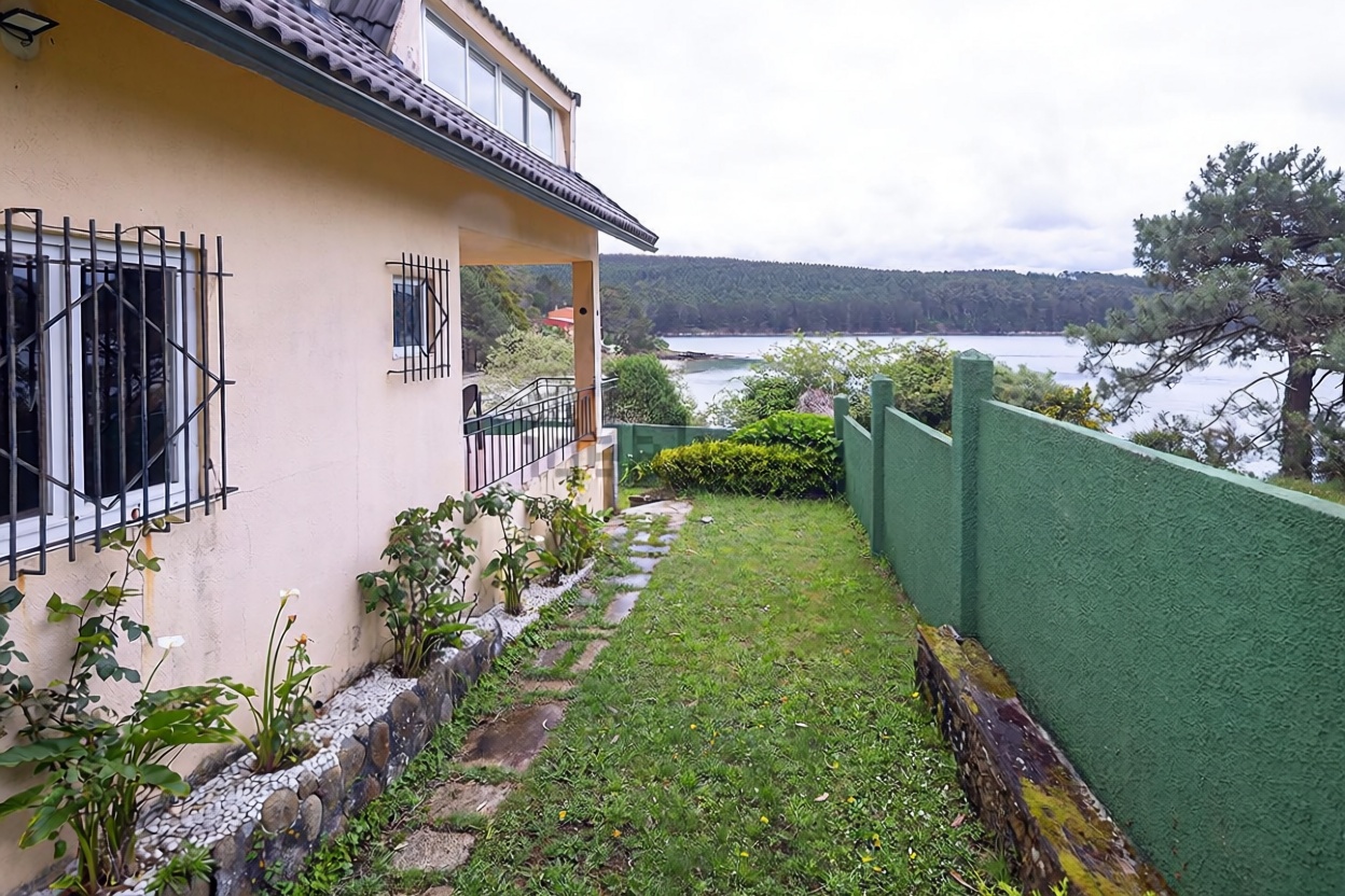 Chalet con acceso directo a playa en Camariñas — Vista mar