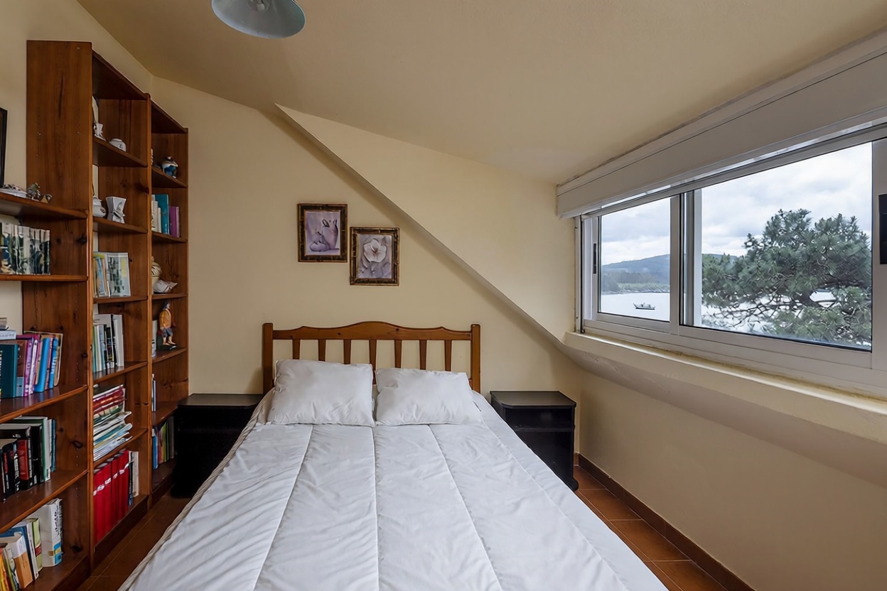 Chalet con acceso directo a playa en Camariñas — Dormitorio