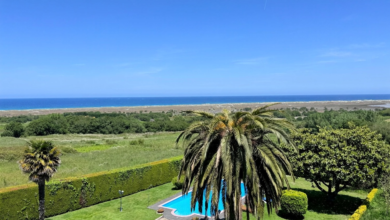 Chalet with direct beach access in Carballo — Sea view